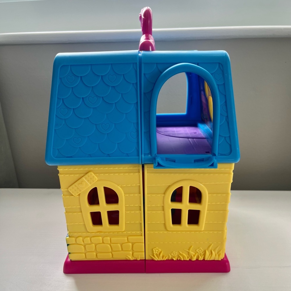 Disney Junior Doc Mcstuffins Folding Clinic Play House with Music - Picture 6 of 10